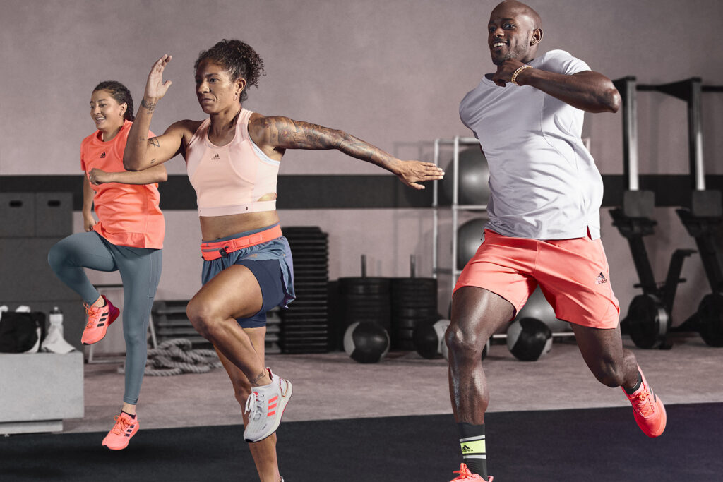 imagen gente prácticando fitness