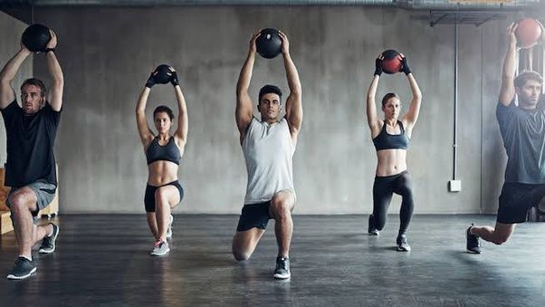 imagen personas practicando fitness