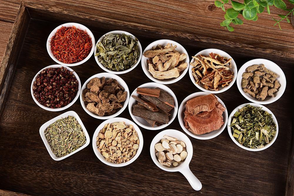 imagen ingredientes naturales en platos